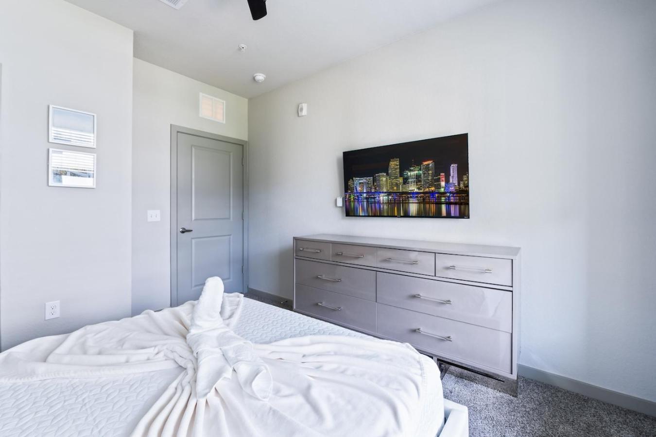 Апартаменти Tropicana Field 2 Bed In Dwtwn With Free Parking Сент-Пітерсбург Екстер'єр фото