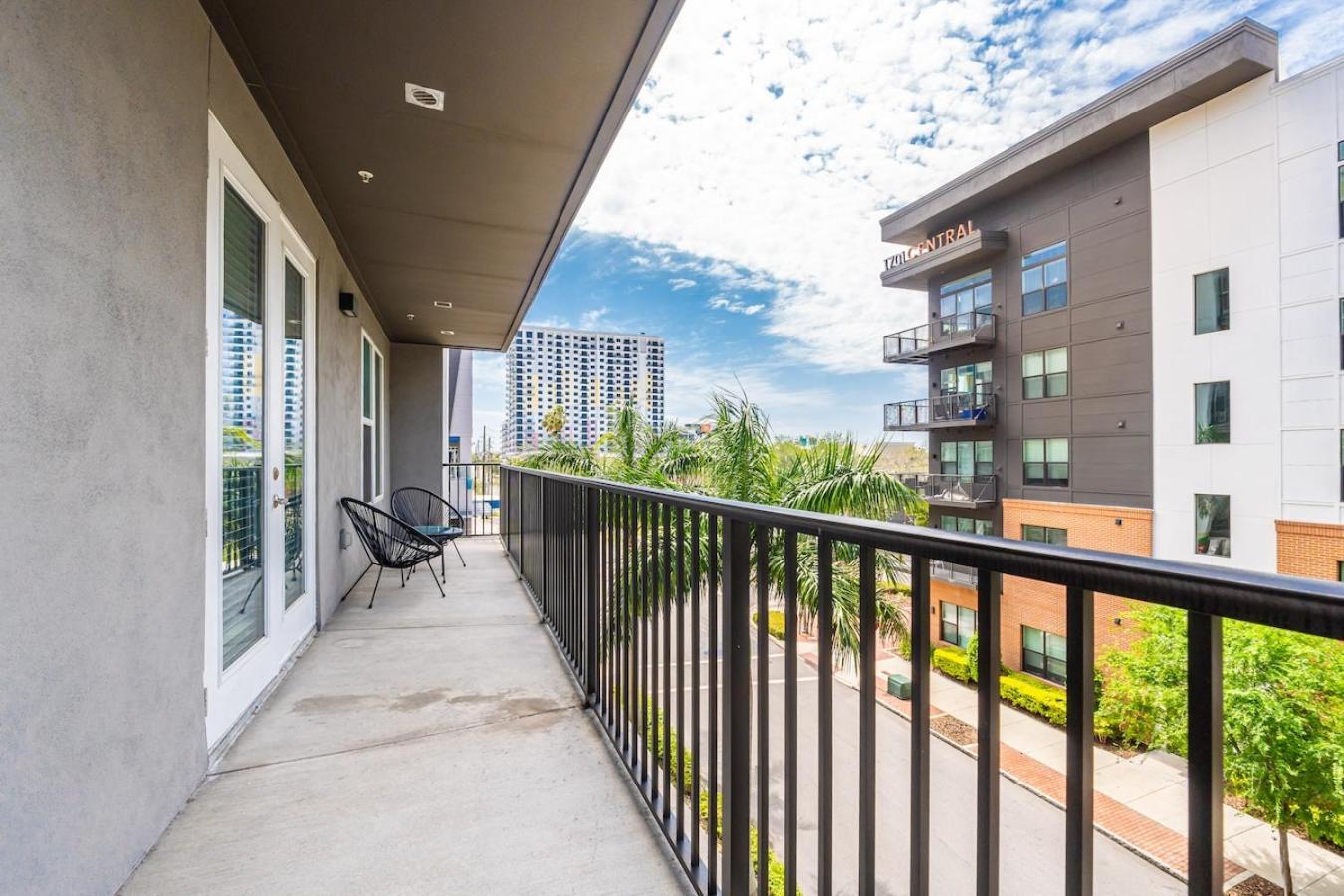 Апартаменти Tropicana Field 2 Bed In Dwtwn With Free Parking Сент-Пітерсбург Екстер'єр фото