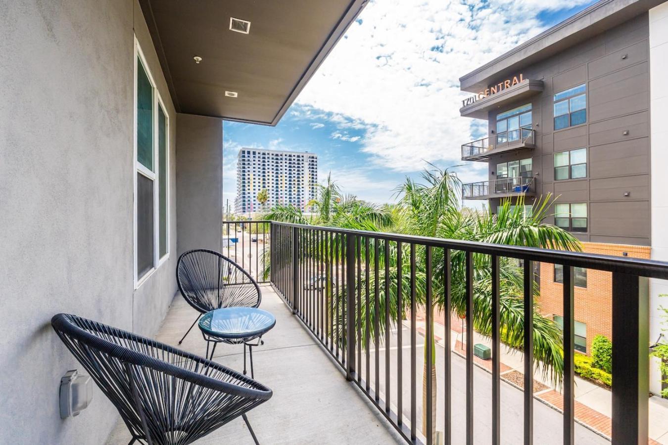 Апартаменти Tropicana Field 2 Bed In Dwtwn With Free Parking Сент-Пітерсбург Екстер'єр фото