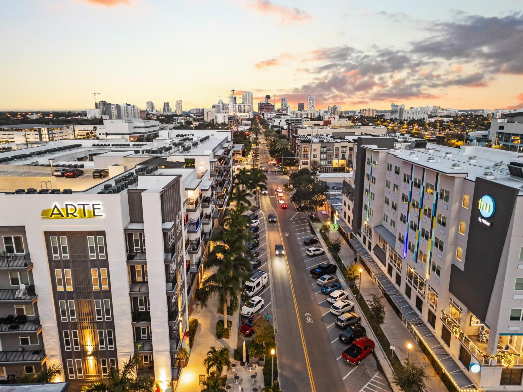 Апартаменти Tropicana Field 2 Bed In Dwtwn With Free Parking Сент-Пітерсбург Екстер'єр фото