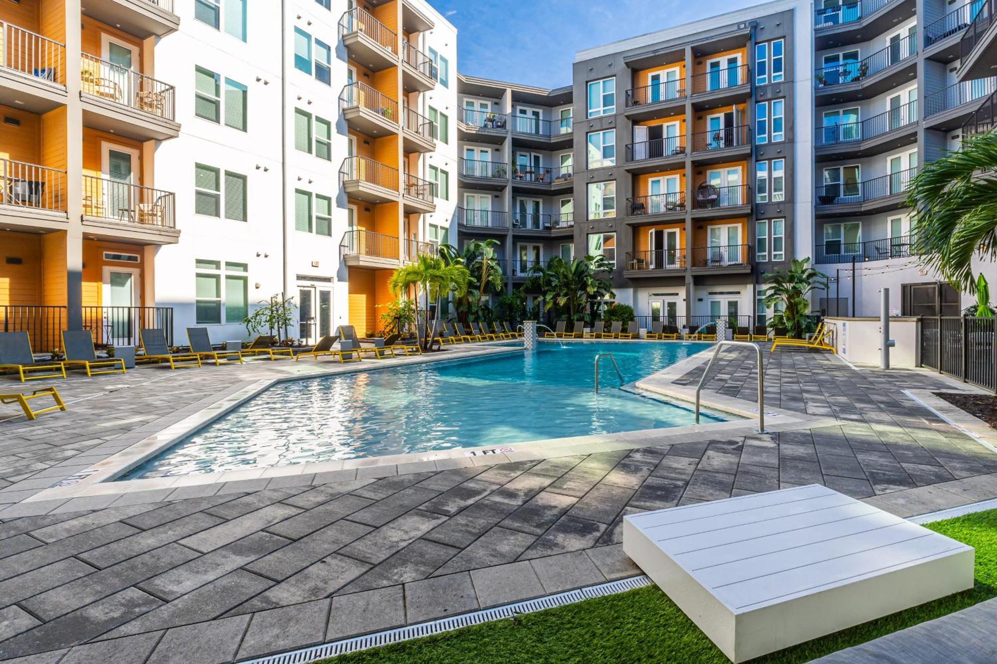 Апартаменти Tropicana Field 2 Bed In Dwtwn With Free Parking Сент-Пітерсбург Екстер'єр фото